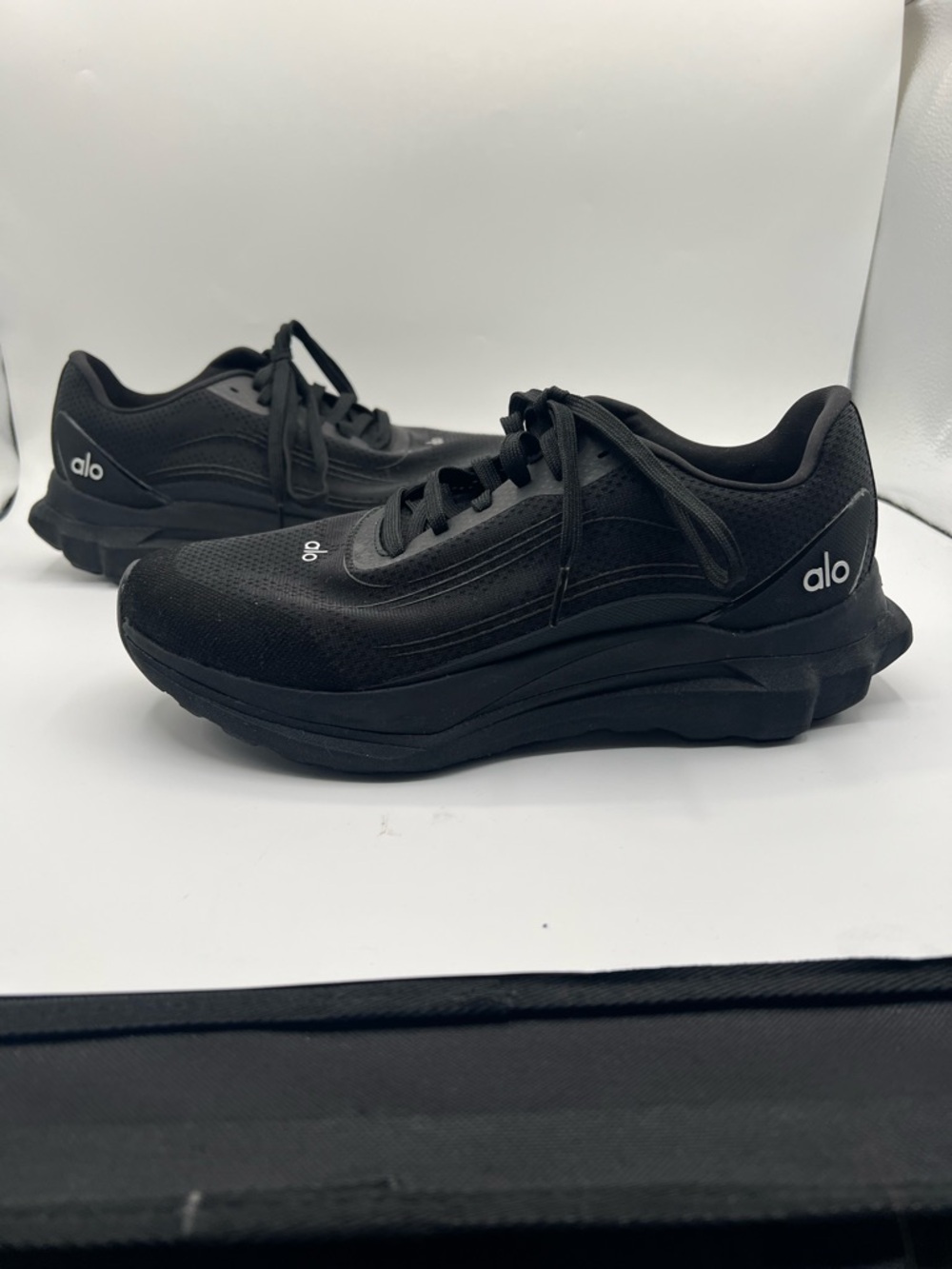 Alo Yoga Black Athletic Sneakers | Women’s Size 10.5 (EU 42)